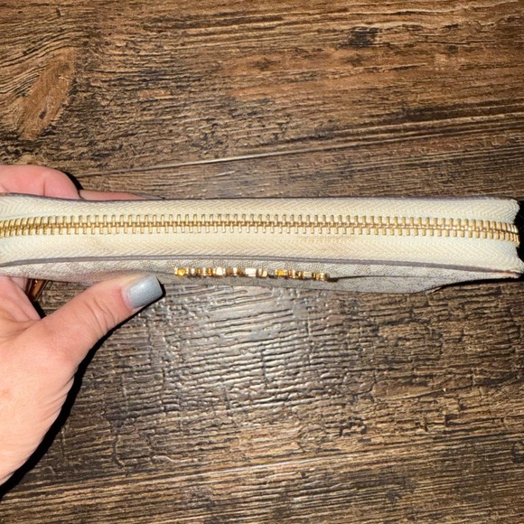 MICHAEL KORS MK Signature PVC Travel Continental Zip Around Wallet - Picture 4 of 9